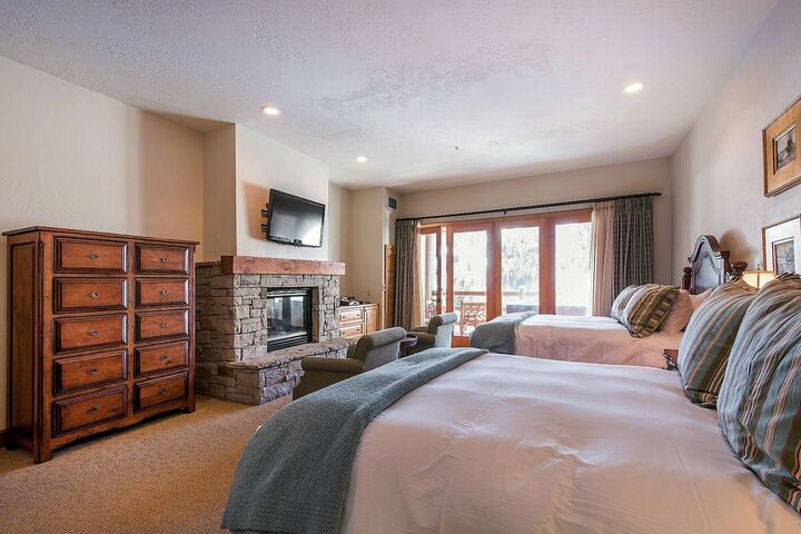 Luxury QQ HT/Mtn View - Luxury Two Queen Room