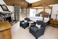 Luxury King Room w/ Hot Tub in Main Lodge