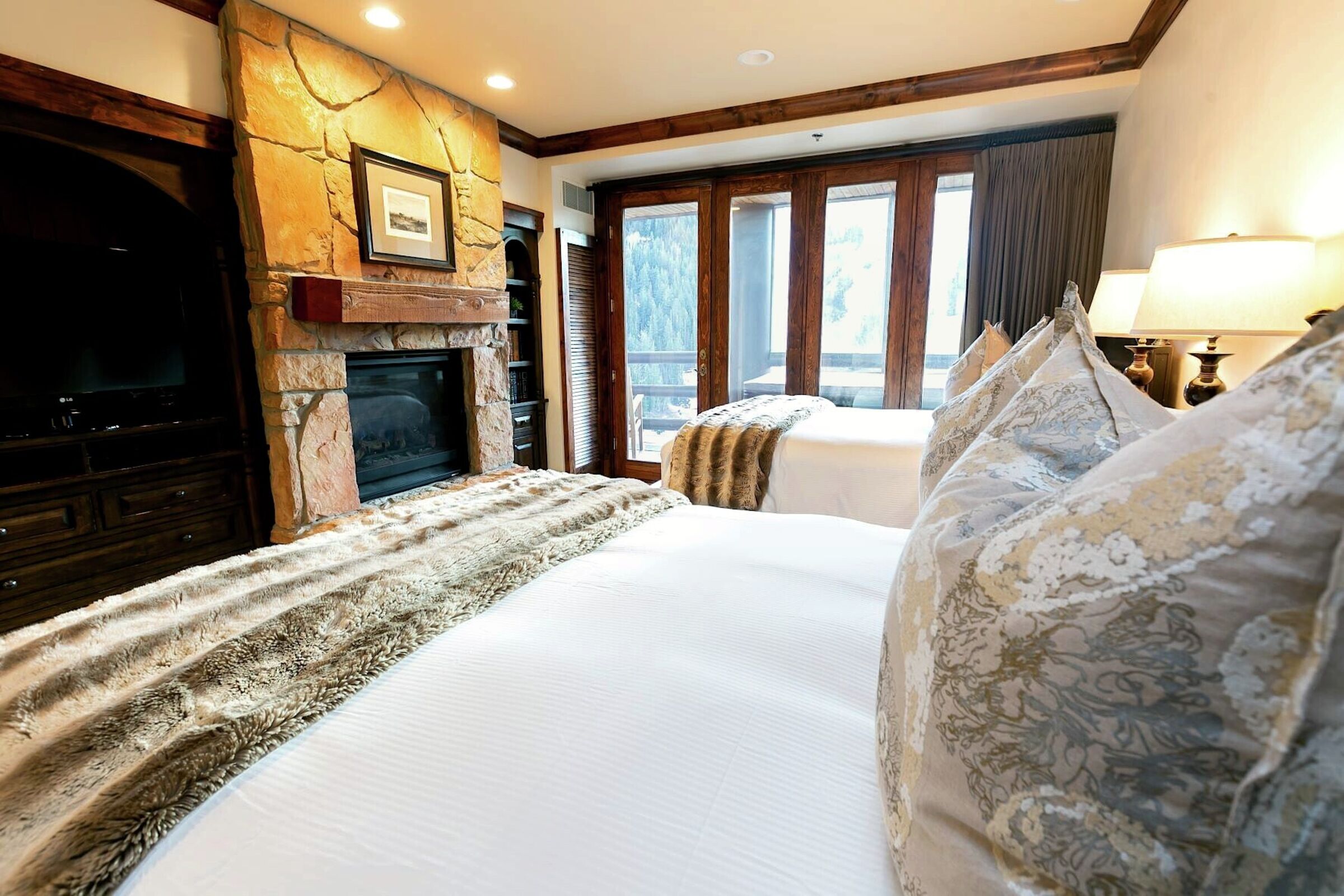 Junior Two Queen Suite Bedroom