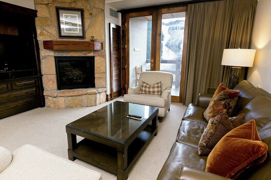 Junior Two Queen Suite Living Area