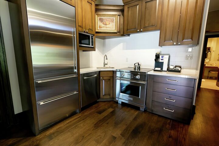 Serling Studio - Kitchen