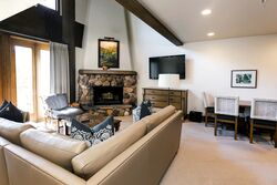 Studio + Loft - Sultan  - Studio Living Area
