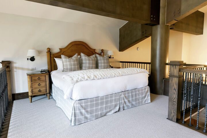 Sultan Studio + Loft - Loft Sleeping Area