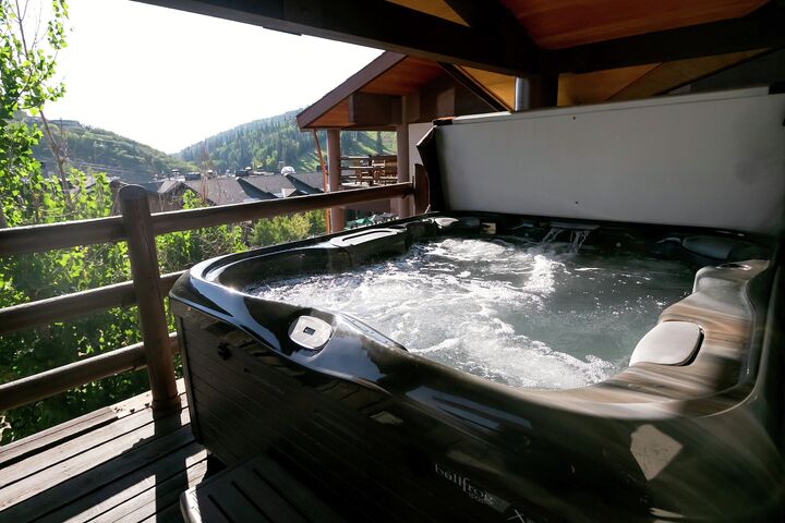 Balcony with Hot Tub