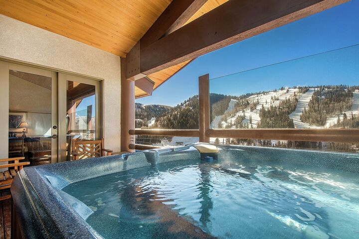 Balcony with Hot Tub