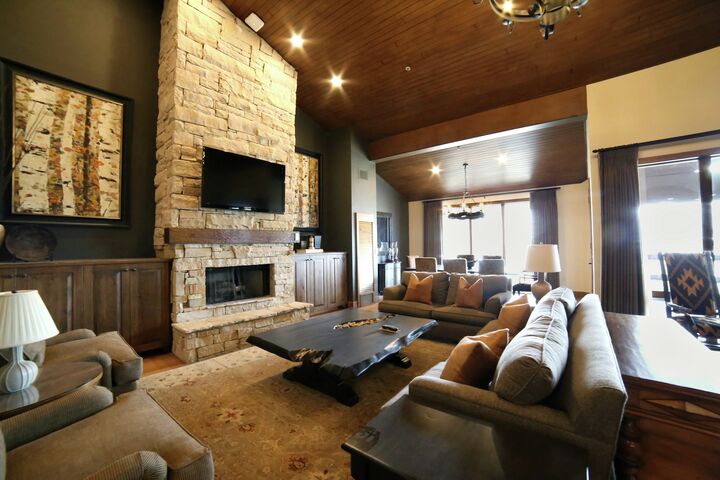 Living Area & Dining Area