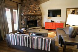 2 Bdrm Luxury Suite HT - Living Area