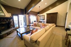 3 Bdrm Luxury Suite HT - 2 King, 2 Queen - Living Area