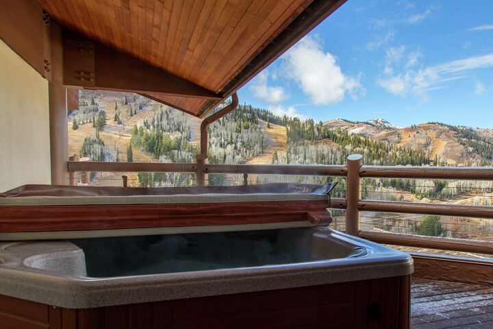 Balcony with Hot Tub