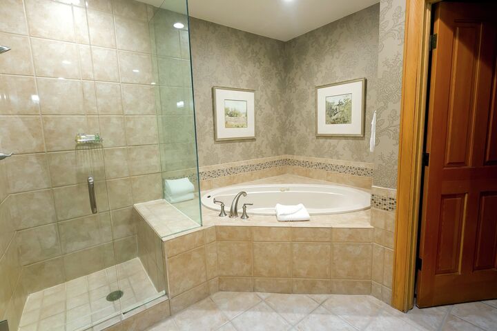 Master Ensuite Bathroom