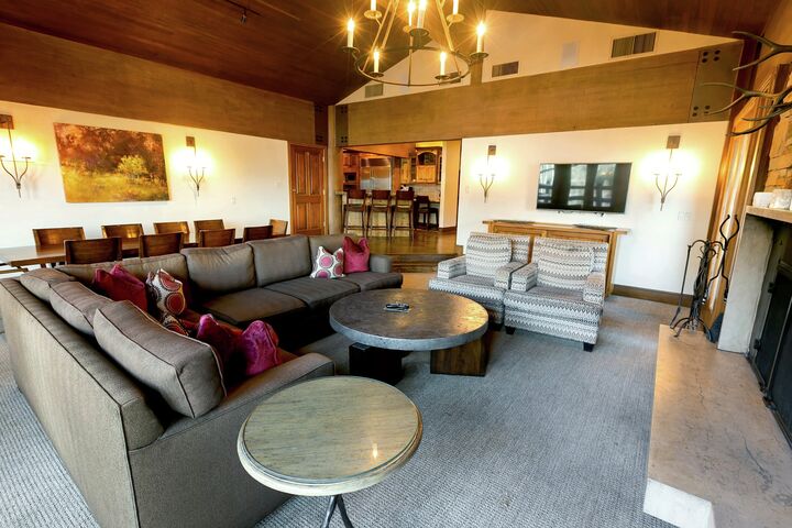 Living Area, Dining Area & Kitchen