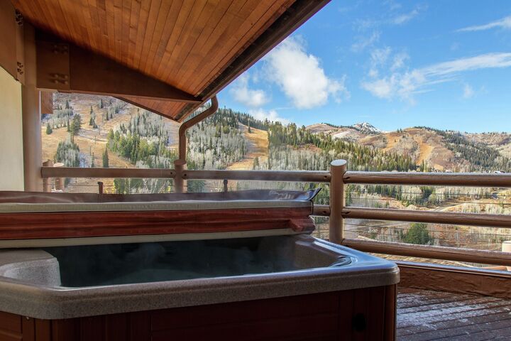 Balcony with Hot Tub