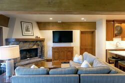4 Bdrm Luxury Suite 3 HT - Living Area