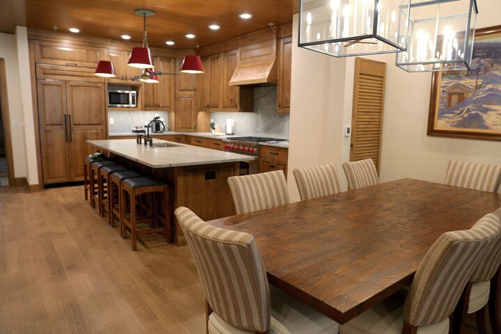 Dining Area & Kitchen