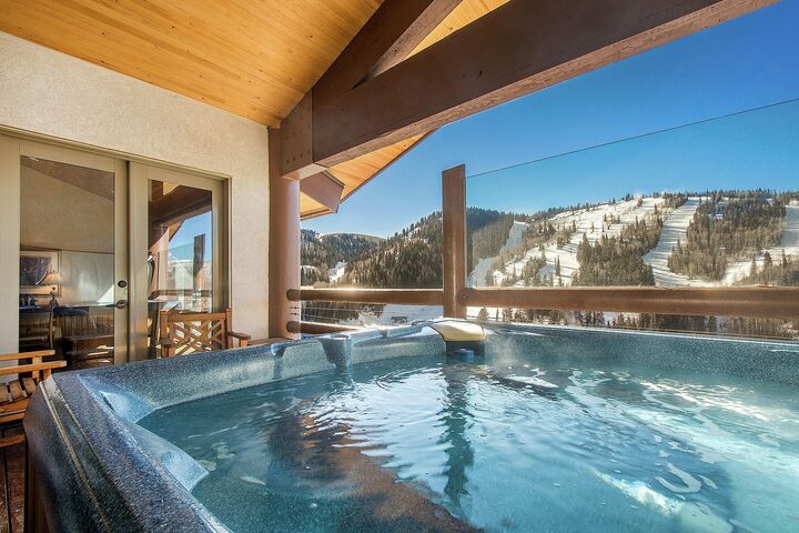 Balcony with Hot Tub