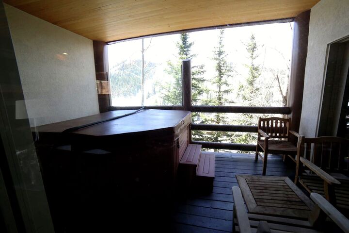 Balcony with Hot Tub