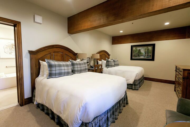 Deluxe QQ - Deluxe Two Queen Room