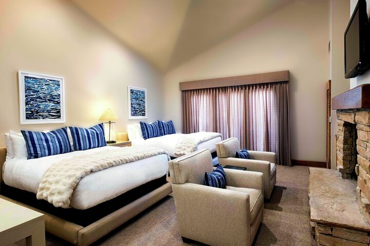 Deluxe QQ w/ Fireplace - Deluxe Two Queen Room