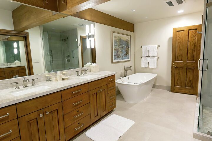 1 Bdrm Luxury Suite HT - Ensuite Bathroom
