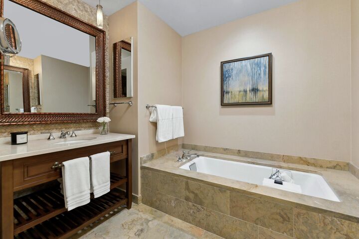 2 Bdrm Summit Loft Residence - Master Ensuite Bathroom