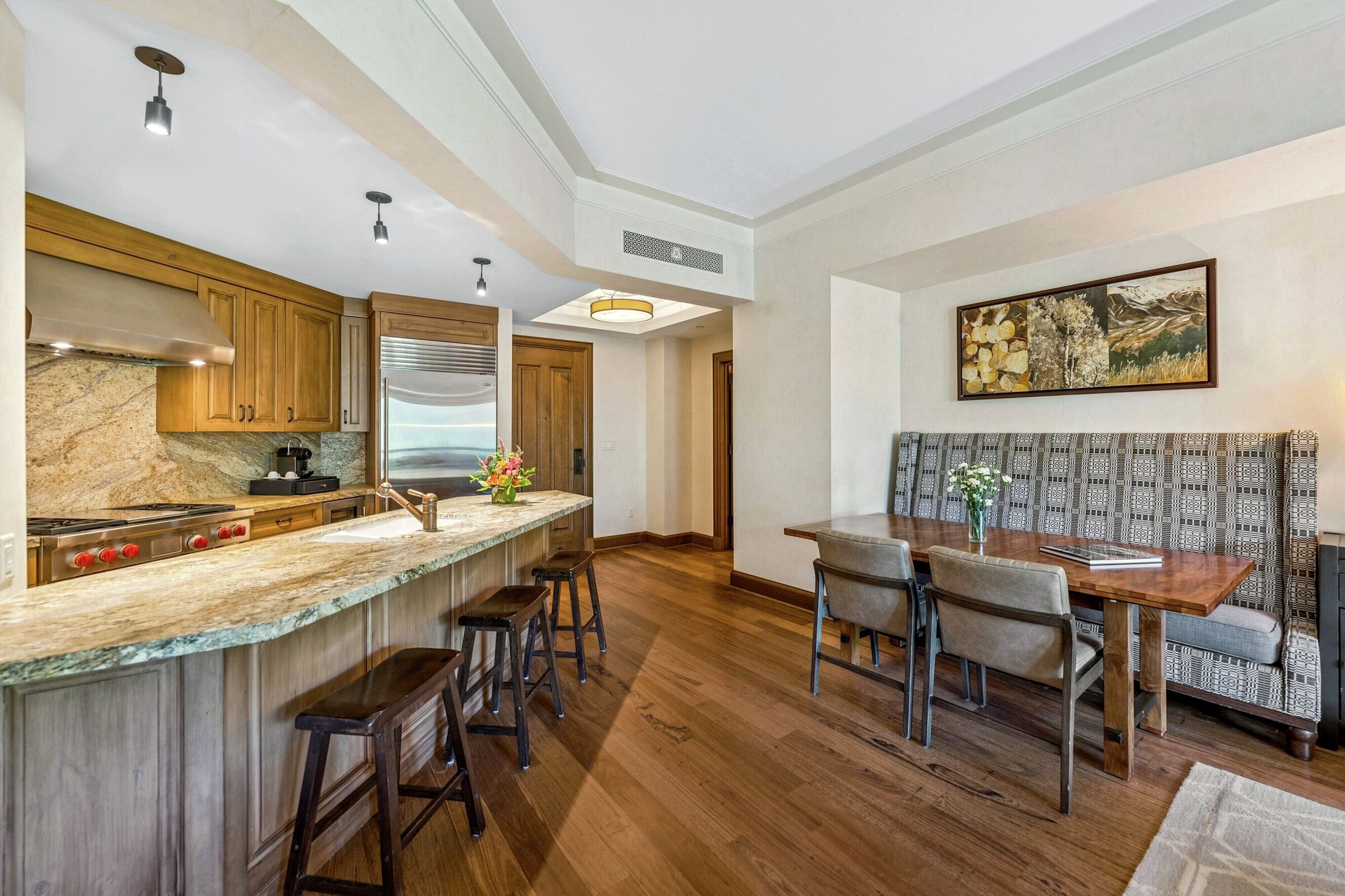 Kitchen & Dining Area