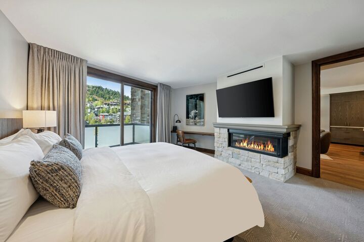 2 Bdrm Den Snow Park Residence - Master Bedroom