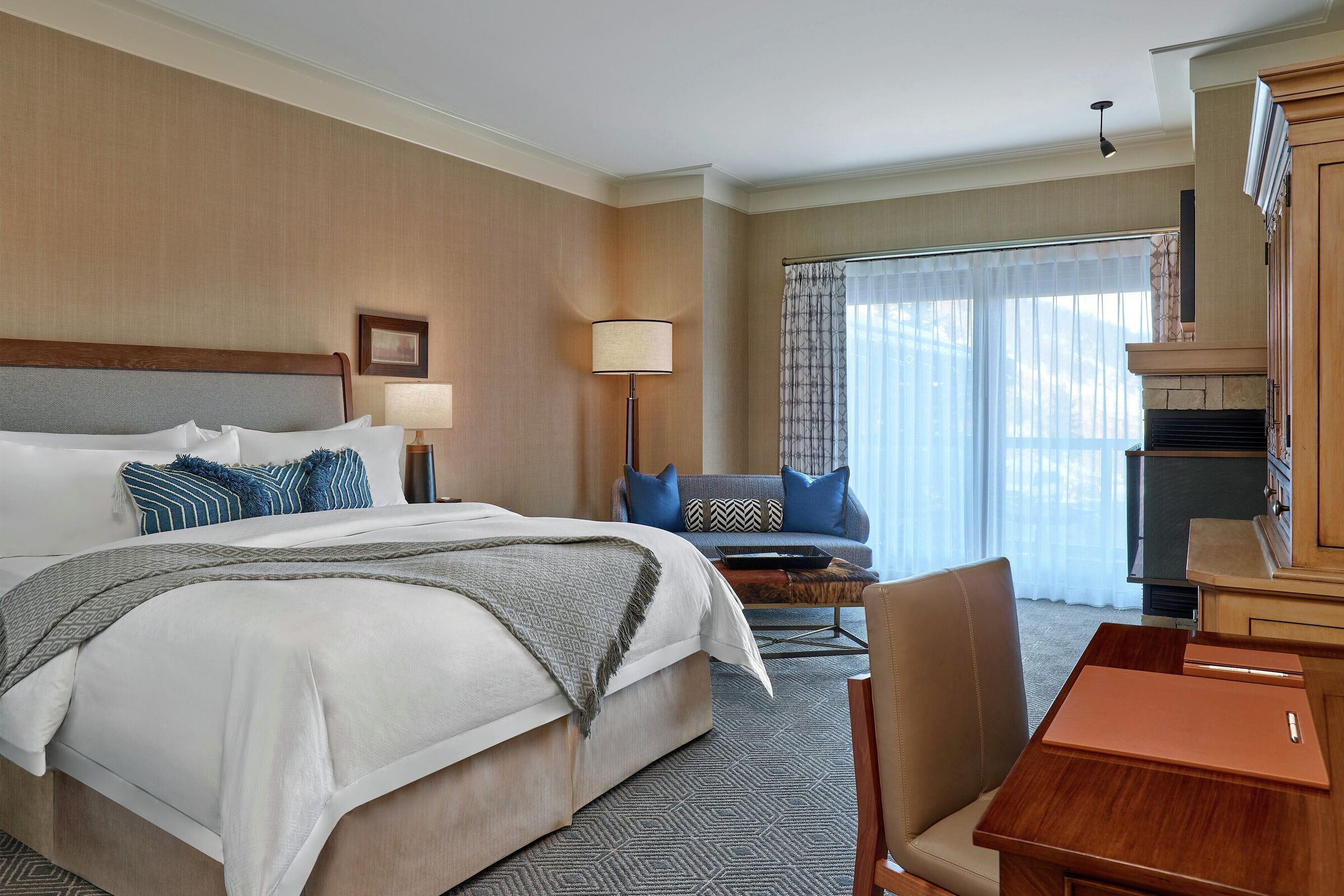 King Room with Mountain View