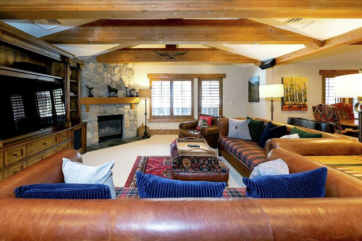 1 Bdrm Deluxe Suite - Living Area