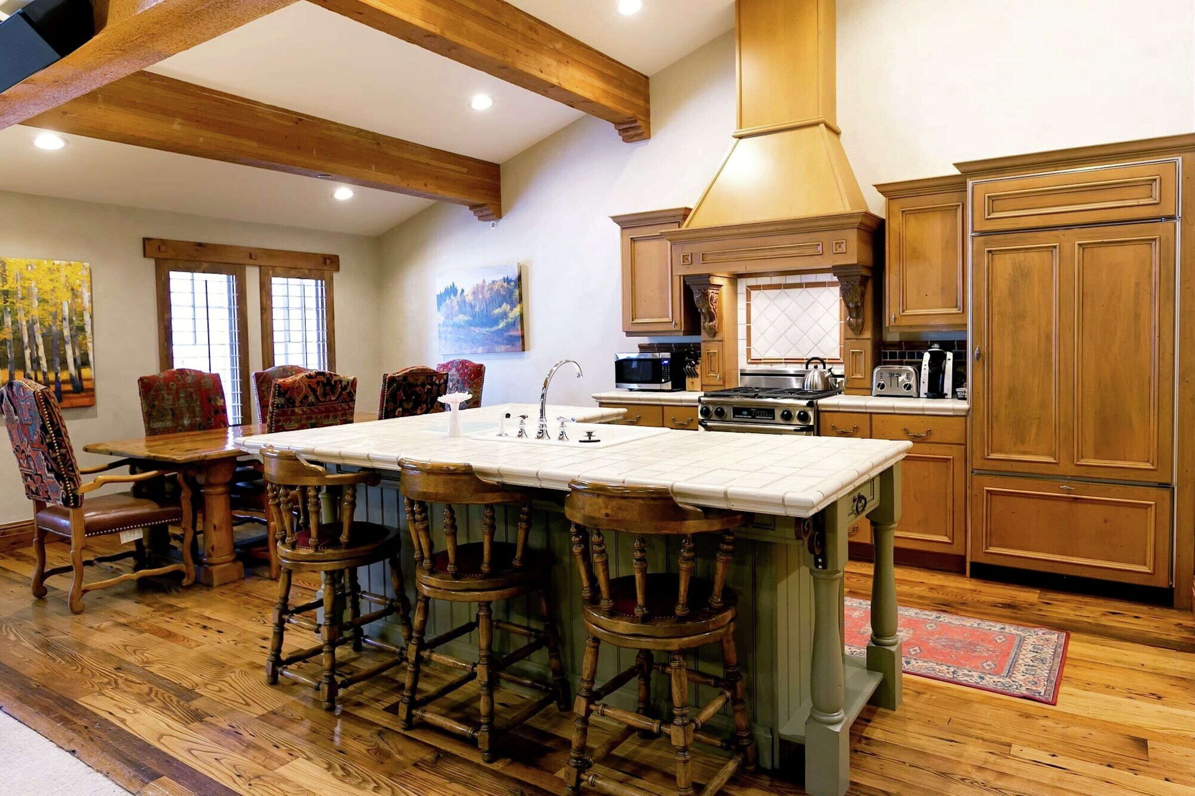 Kitchen & Dining Area