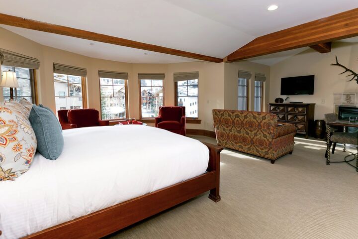 2 Bdrm Deluxe Suite w/2 Kings - Bedroom