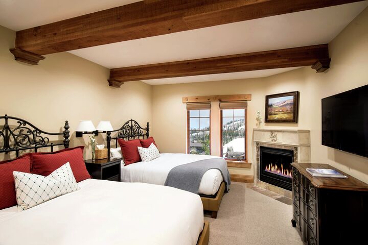 3 Bdrm Luxury Suite - Bedroom