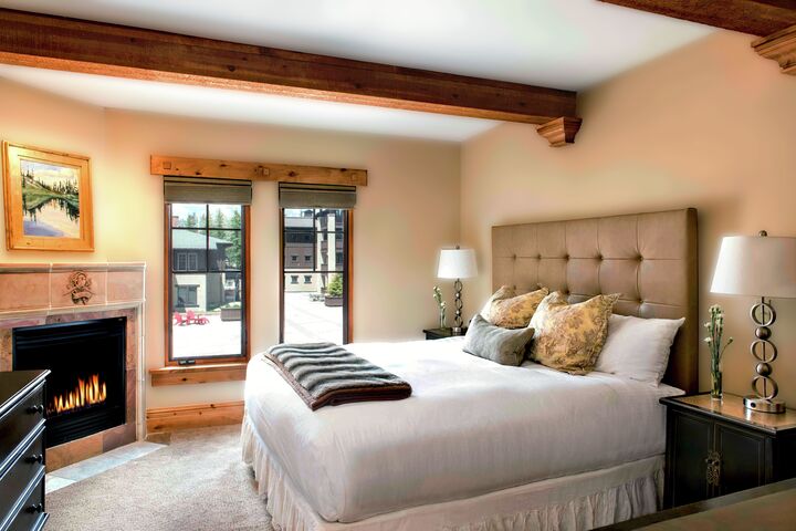 3 King, Queen/Queen - Bedroom