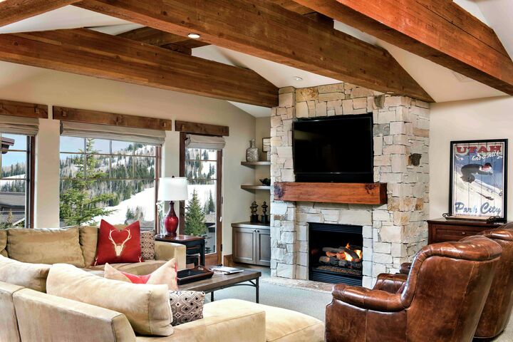 3 King, Queen/Queen - Living Area