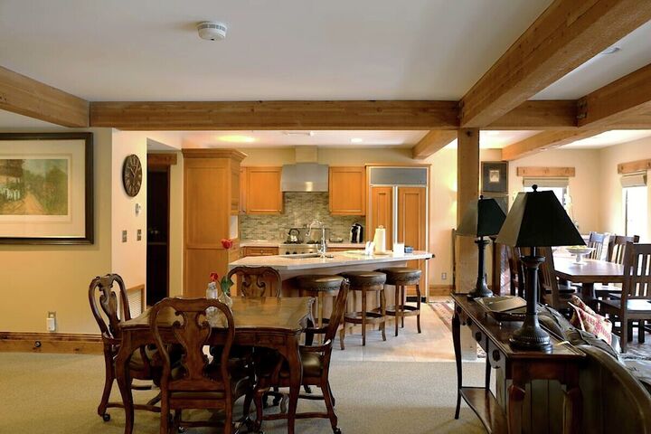 2 King, 2 Queen/Queen - Dining Area & Kitchen