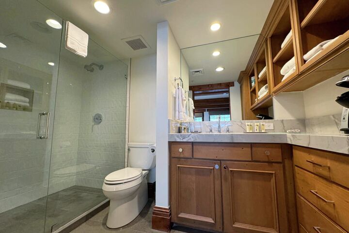 4 Bdrm Deluxe Suite - Bedroom