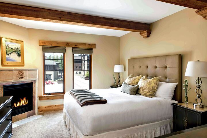 1 Bdrm King Suite - Bedroom
