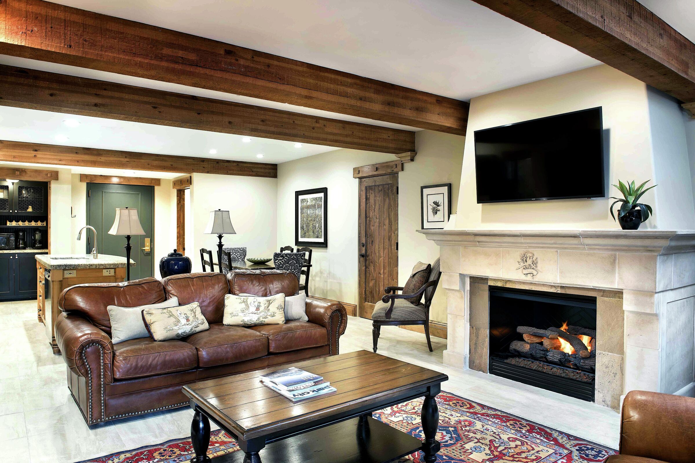 King - Living Area