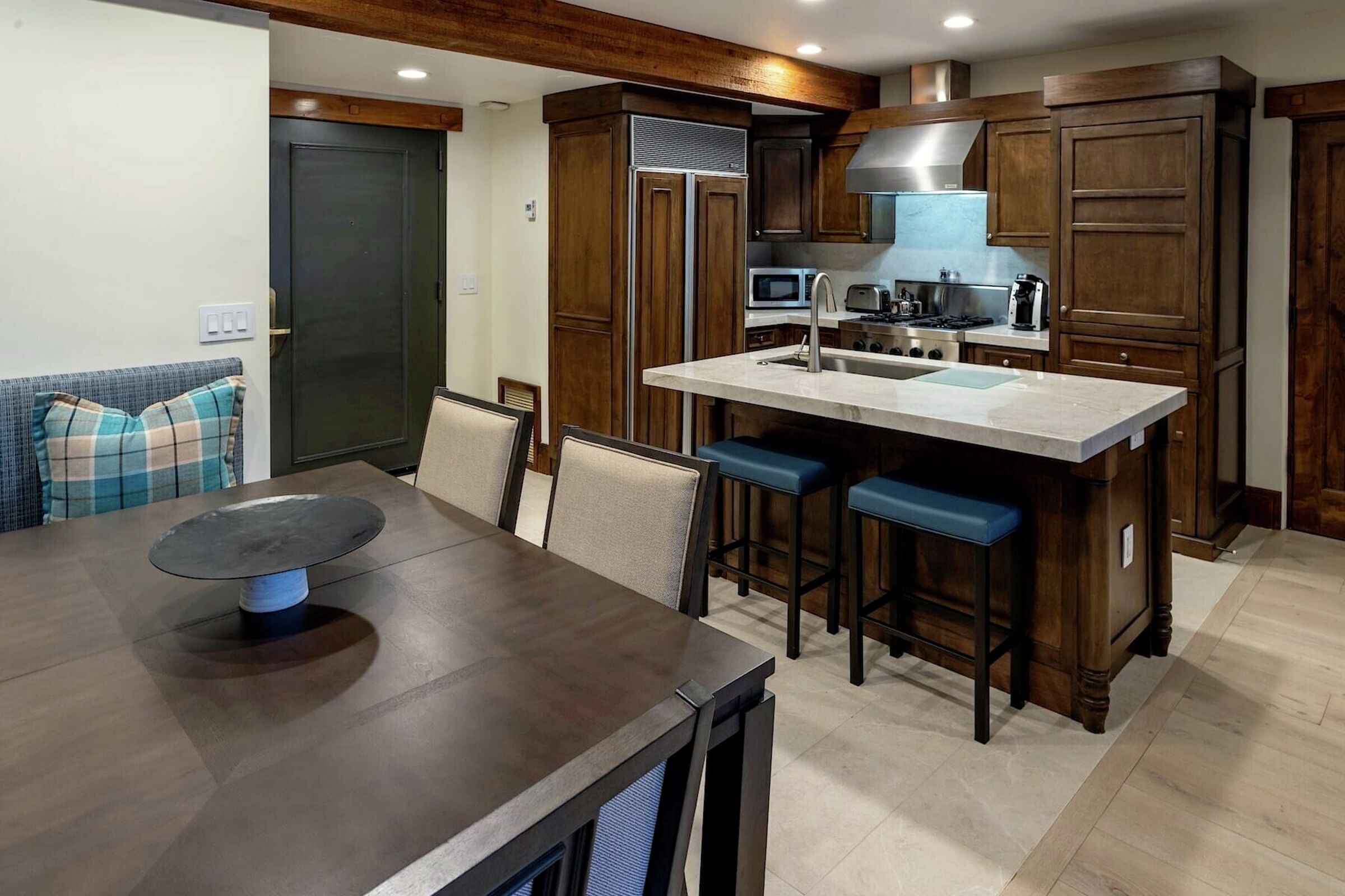 Studio Dining Area & Kitchen
