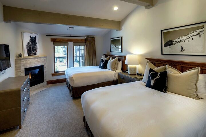 Hotel QQ - Two Queen Room