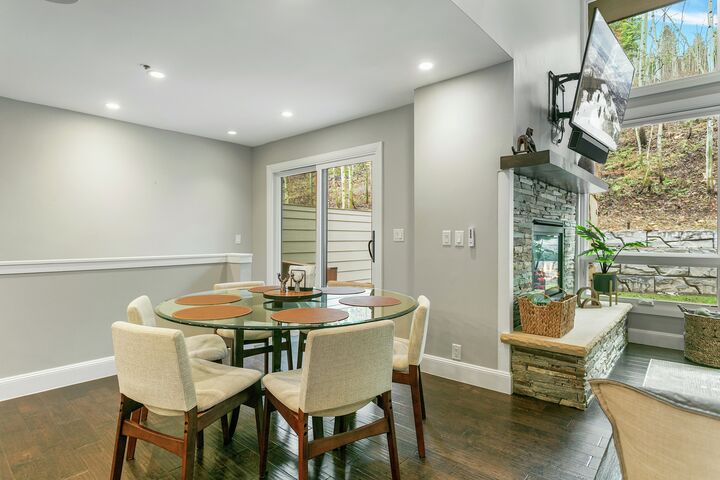 #1158 - Dining Area