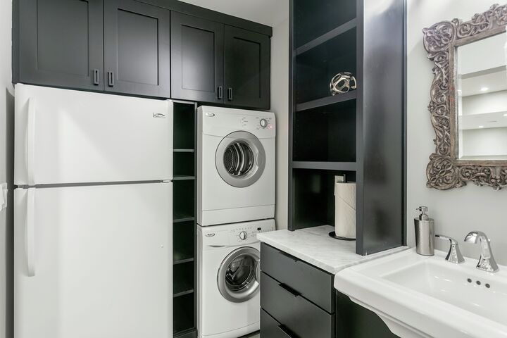 #1158 - Family Room Bathroom
