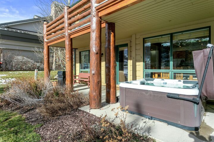 #101 - Patio with BBQ and Hot Tub