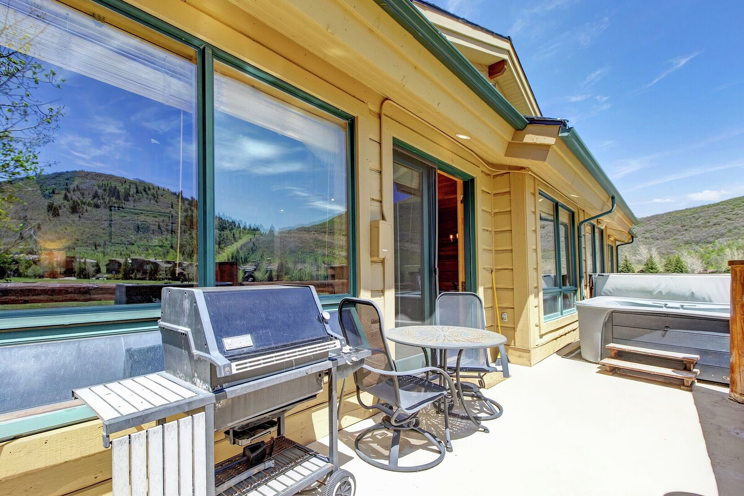 Balcony with Hot Tub