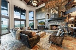 7 Bdrm Spa - Living Area