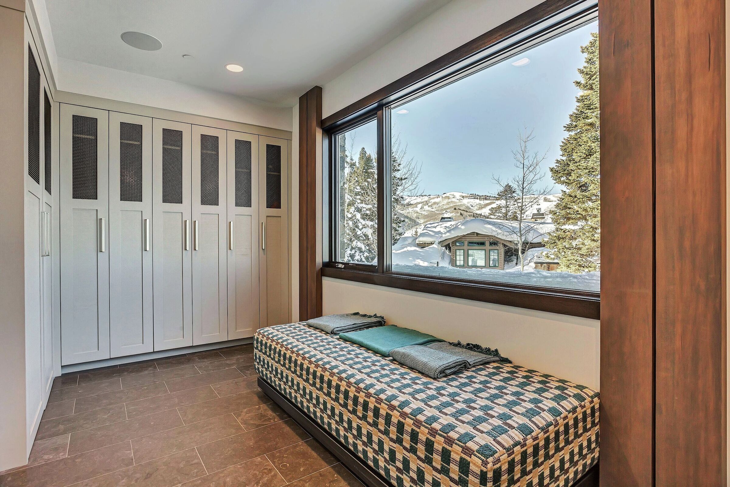 Ski Lockers