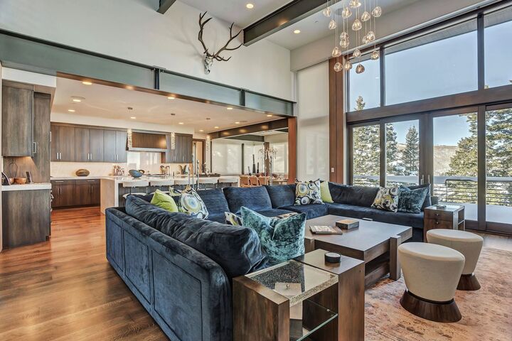 Living Area, Dining Area & Kitchen