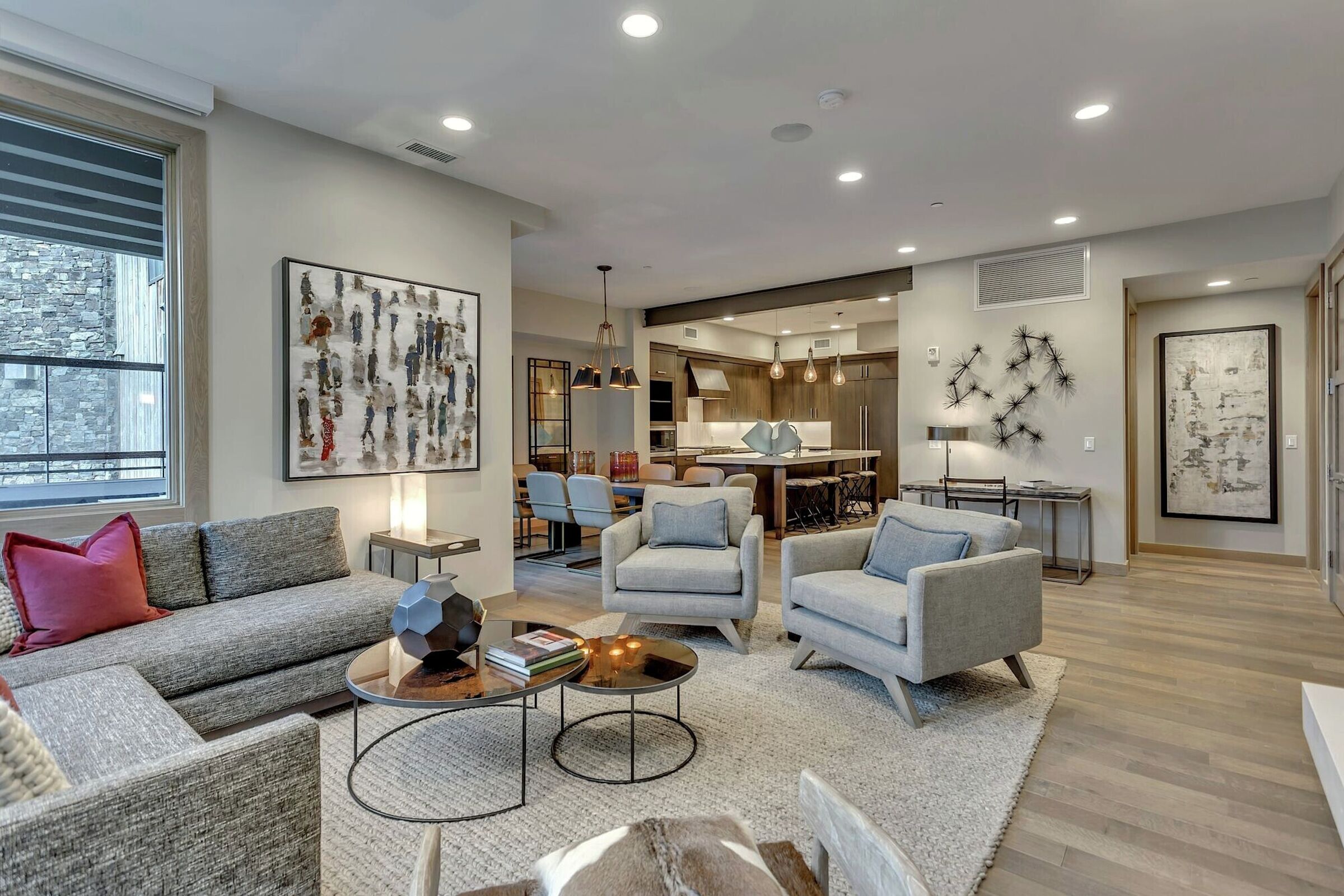 Living Area, Dining Area & Kitchen 