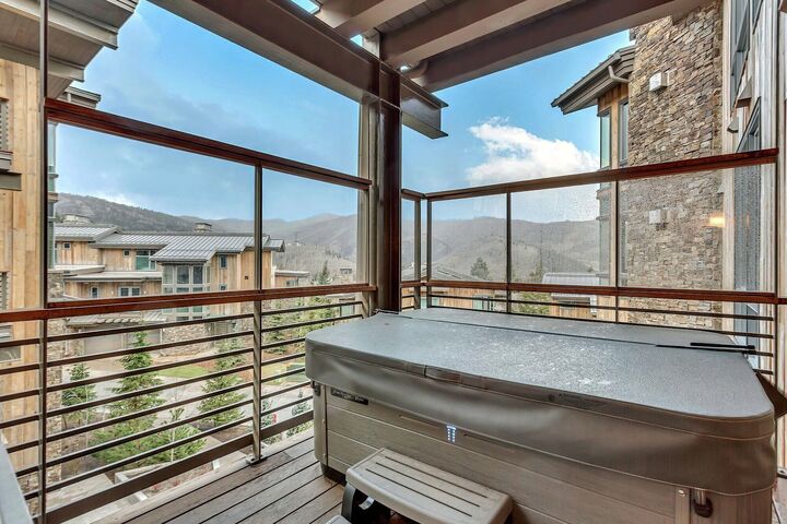 Balcony with Hot Tub