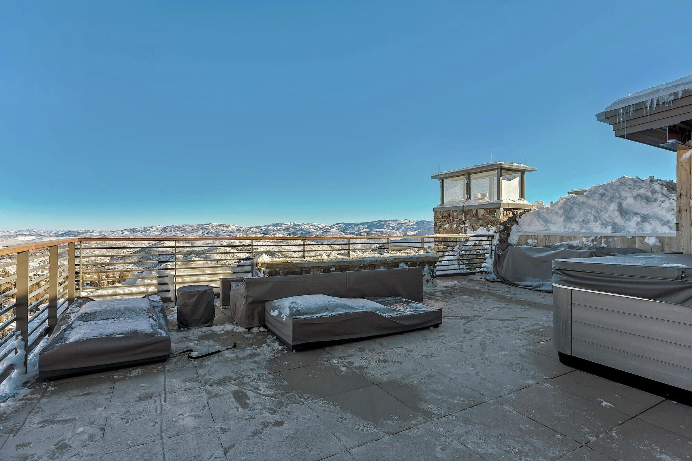 Balcony with Hot Tub
