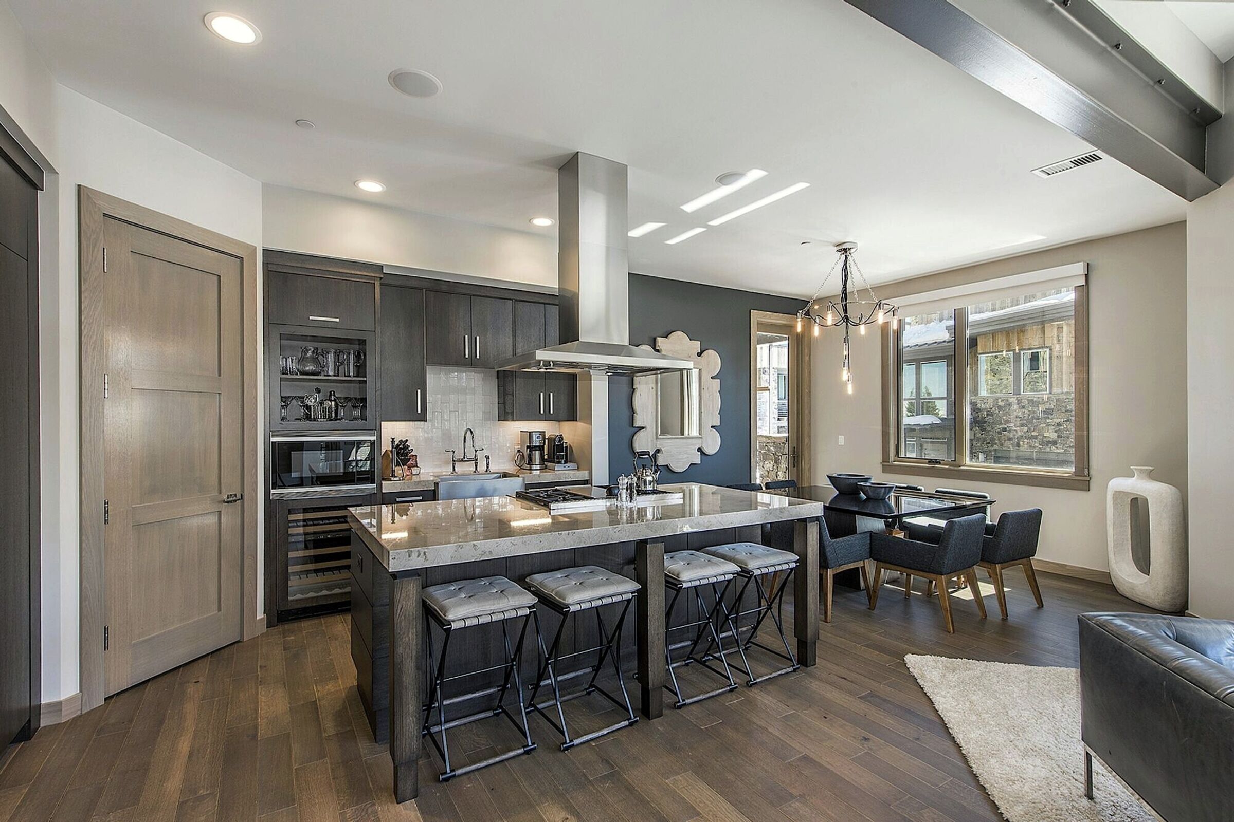 Kitchen & Dining Area